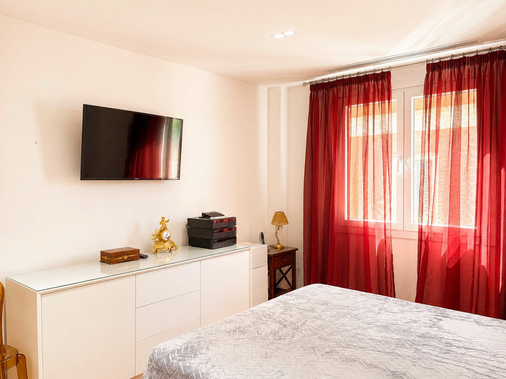 Listing photograph 19 of 20 of the apartment in Corfu Town, published by Chase Real Estate Corfu.