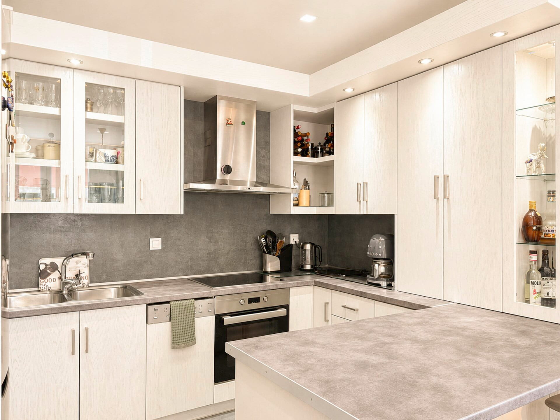 Listing photograph 2 of 20 of the apartment in Corfu Town, published by Chase Real Estate Corfu.
