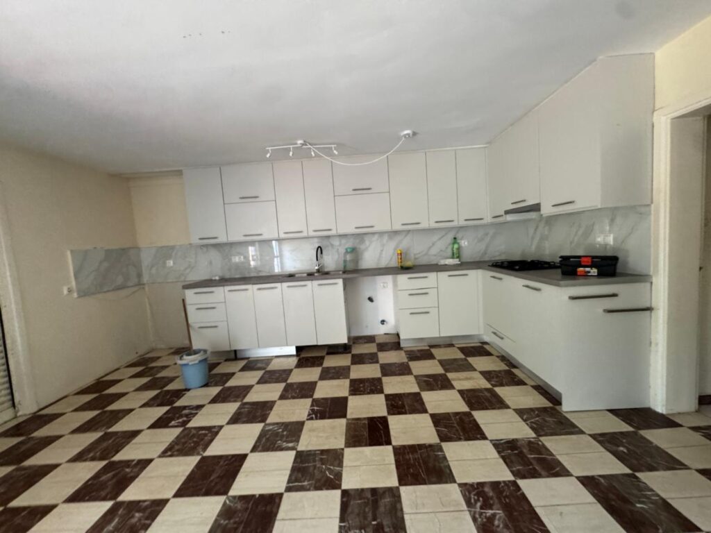 200m² House on 4,000m² Land for Sale in Gouvia, Corfu (11)