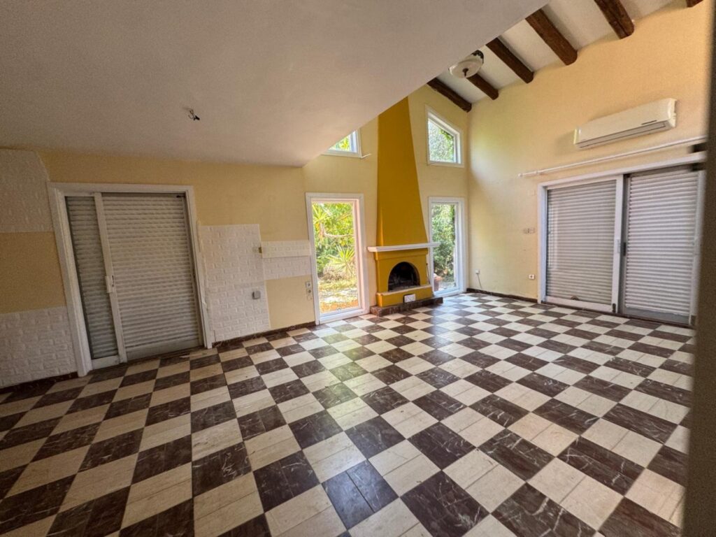 200m² House on 4,000m² Land for Sale in Gouvia, Corfu (3)