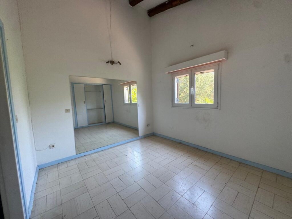 200m² House on 4,000m² Land for Sale in Gouvia, Corfu (6)