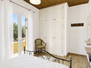 4 Bedroom Villa with Private Pool and Large Plot Near Chalikounas, South Corfu (17)