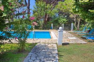 A Rare Find & Unique 6 Bedroom Beach Side Property & Retreat Estate (15)