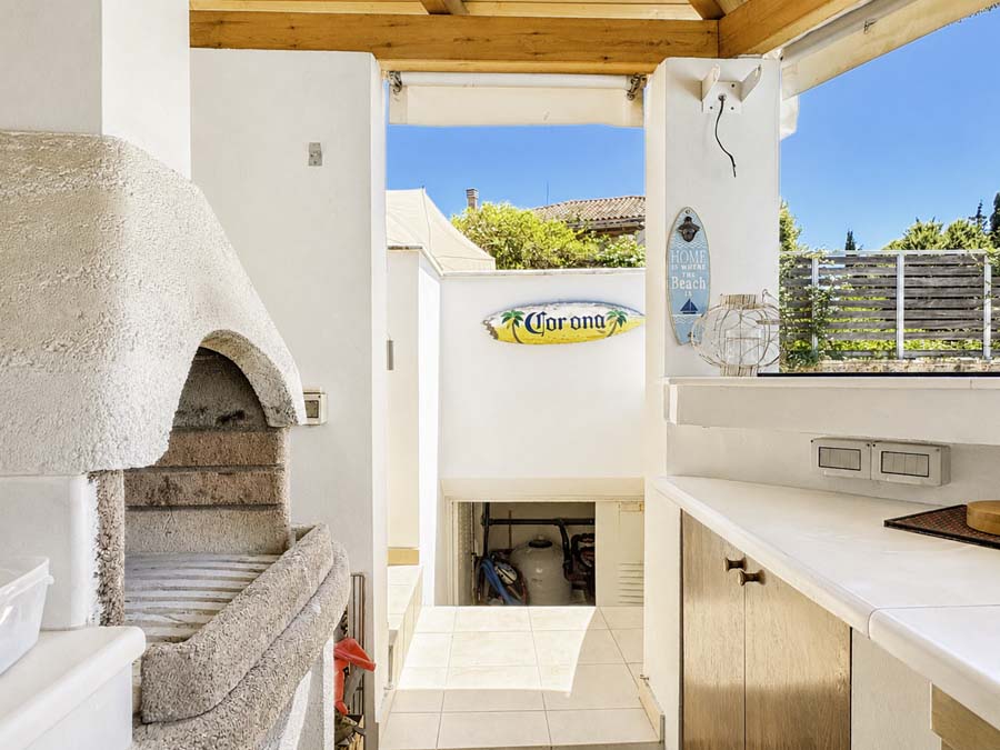 Listing photograph 13 of 94 of the house in Temploni, published by Chase Real Estate Corfu.