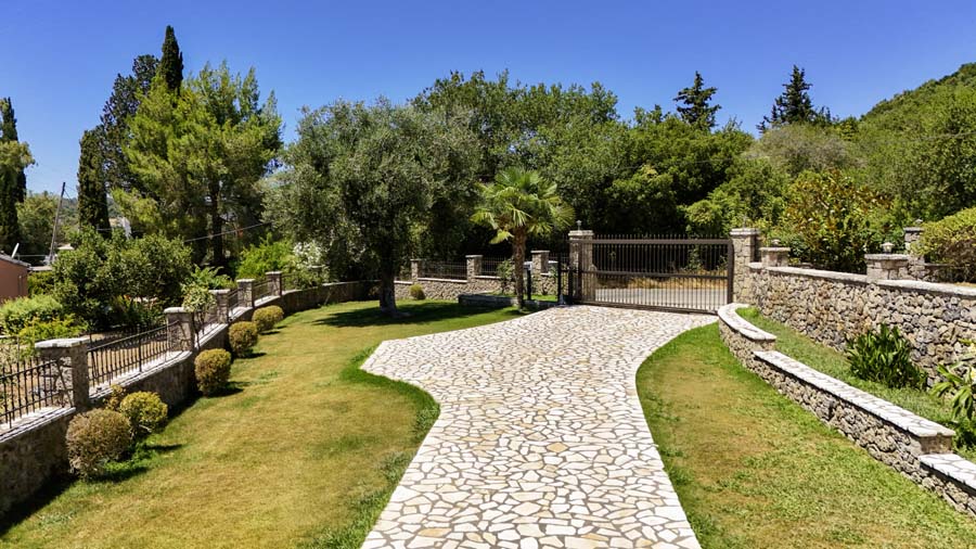 Listing photograph 10 of 94 of the house in Temploni, published by Chase Real Estate Corfu.