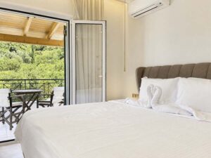 Luxury 260 m² Villa with Guest House, Jacuzzi Pool & Full Solar System in Temploni, Central Corfu (3)