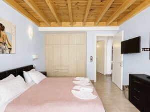 Modern 3 Bedroom Villa with Sunset Views Just 400m from Agios Stefanos Beach, Corfu (11)