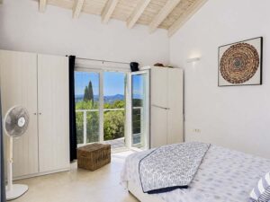 Spacious Country Estate with Two Detached Homes on 8,000 m² of Private Land (10)