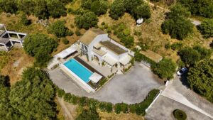 Spacious Country Estate with Two Detached Homes on 8,000 m² of Private Land (11)