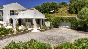 Spacious Country Estate with Two Detached Homes on 8,000 m² of Private Land (13)