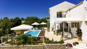 Spacious Country Estate with Two Detached Homes on 8,000 m² of Private Land (2)
