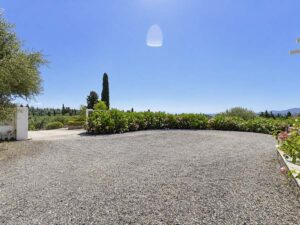 Spacious Country Estate with Two Detached Homes on 8,000 m² of Private Land (23)