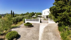 Spacious Country Estate with Two Detached Homes on 8,000 m² of Private Land (34)