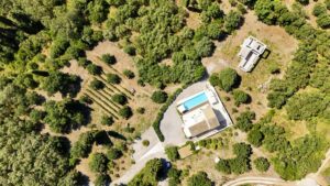 Spacious Country Estate with Two Detached Homes on 8,000 m² of Private Land (35)