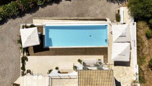 Spacious Country Estate with Two Detached Homes on 8,000 m² of Private Land (9)