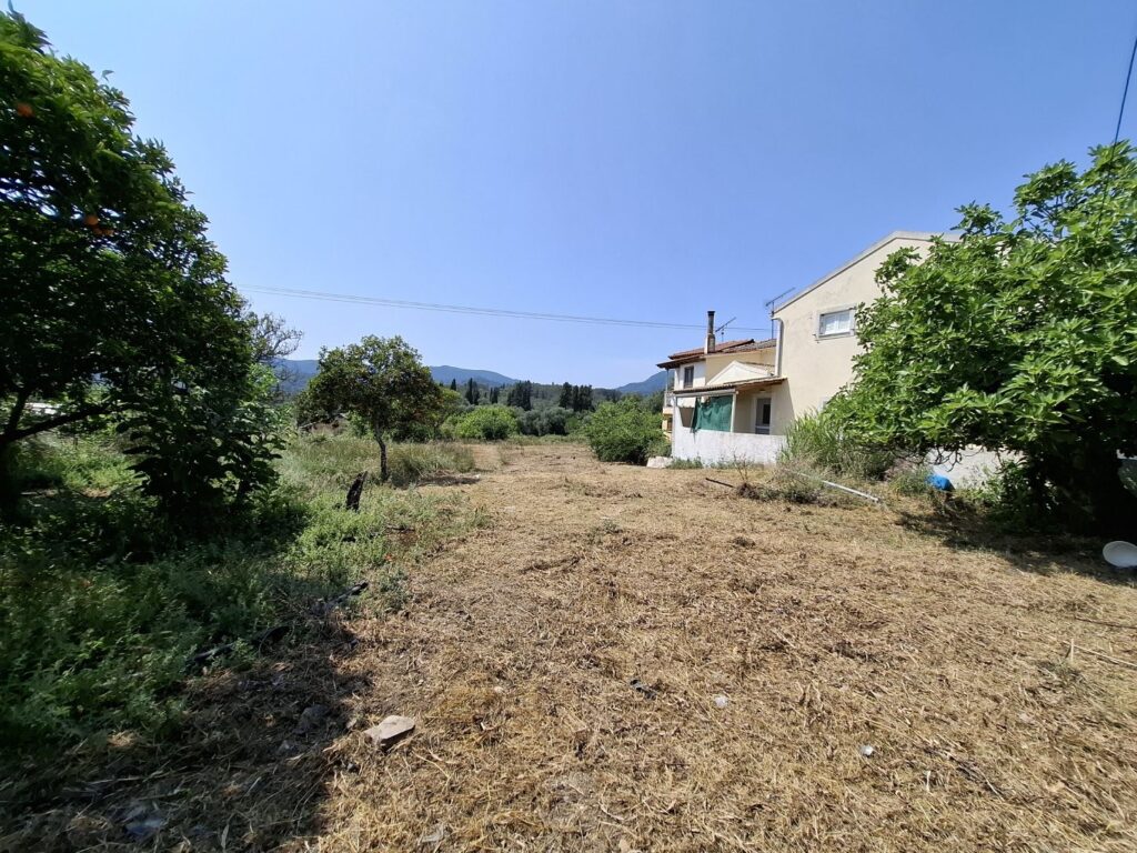 Spacious Plot with Mountain Views in Stroggili (2)