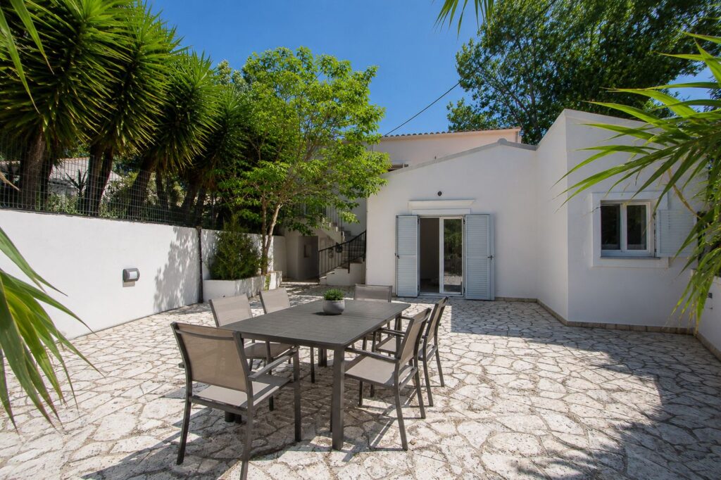 Exceptional 5 Bedroom Beachfront Residence with Direct Sea Access in Astrakeri, North Corfu (3)