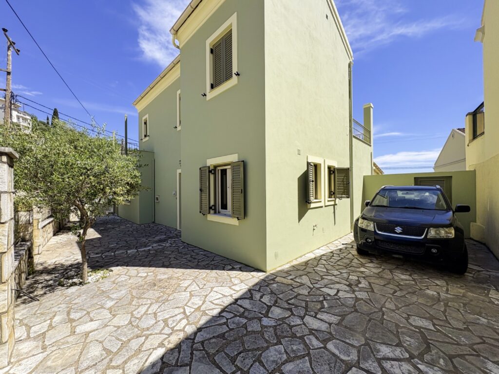 Kalami Bay Seafront Property – 4 Bedrooms, Walking Distance to Everything (11)