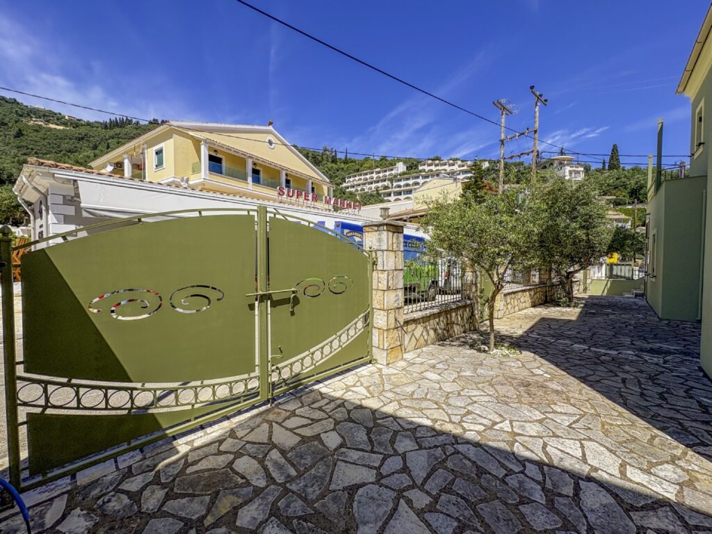 Kalami Bay Seafront Property – 4 Bedrooms, Walking Distance to Everything (12)