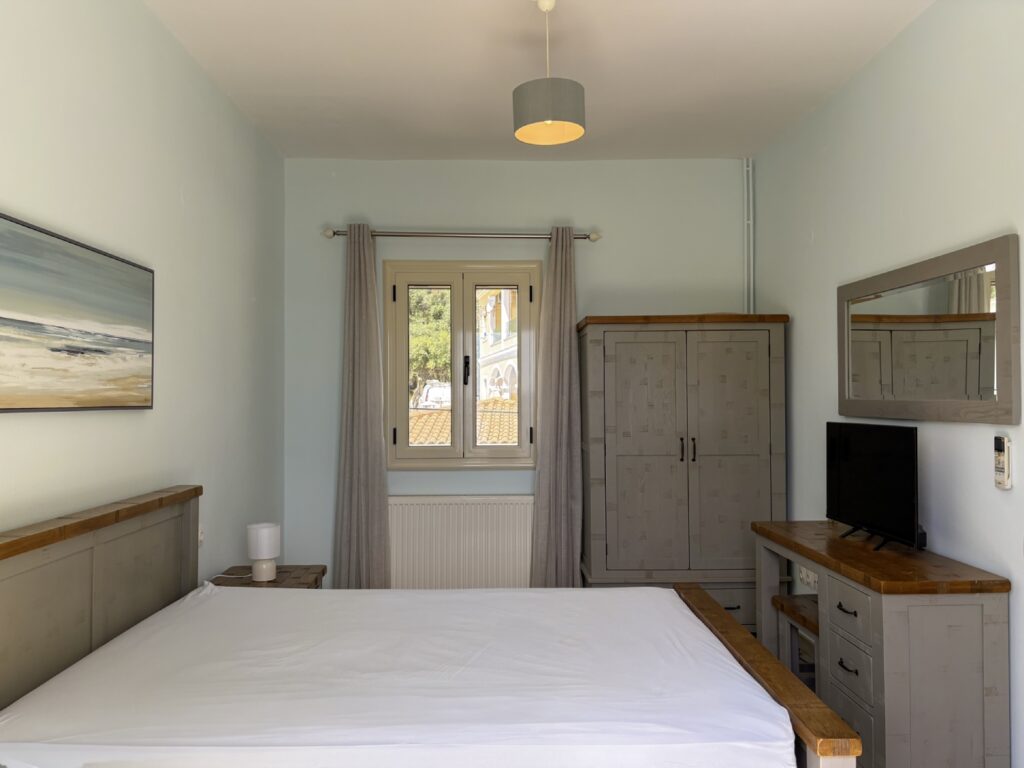 Kalami Bay Seafront Property – 4 Bedrooms, Walking Distance to Everything (12)