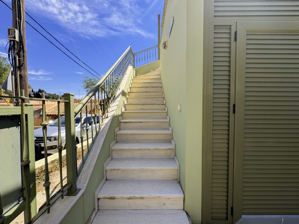 Kalami Bay Seafront Property – 4 Bedrooms, Walking Distance to Everything (13)