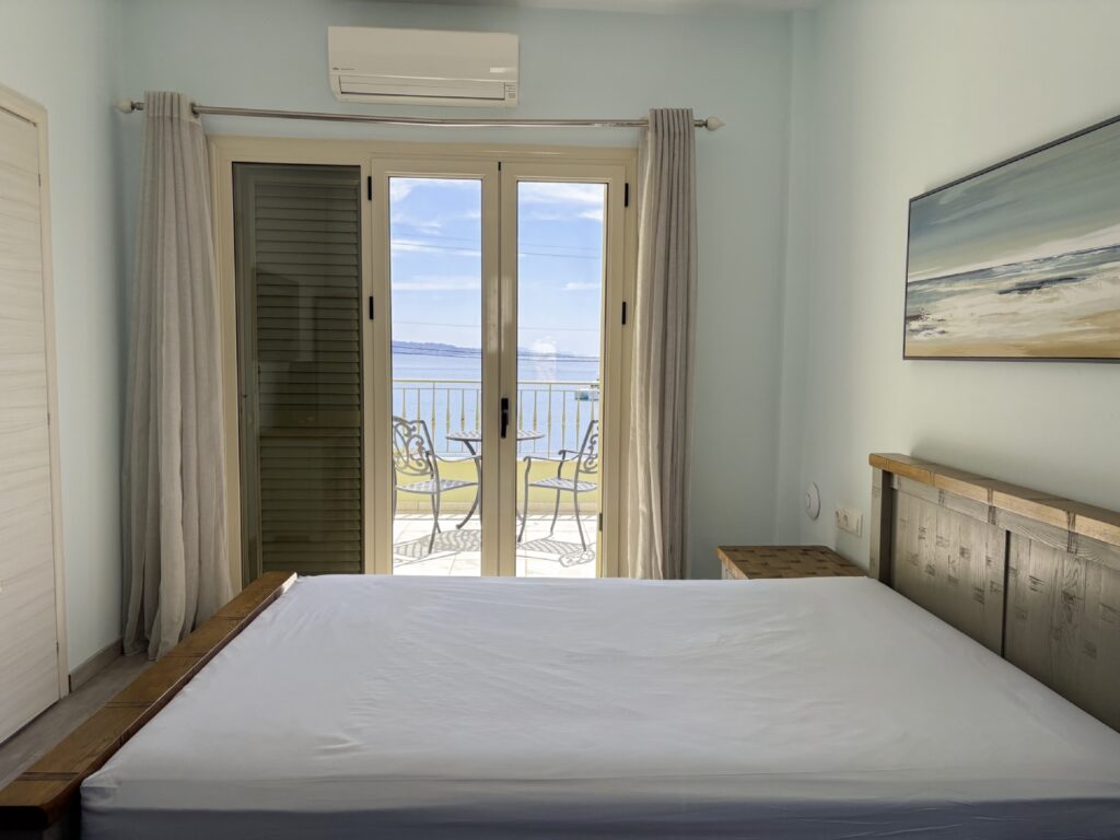 Kalami Bay Seafront Property – 4 Bedrooms, Walking Distance to Everything (13)