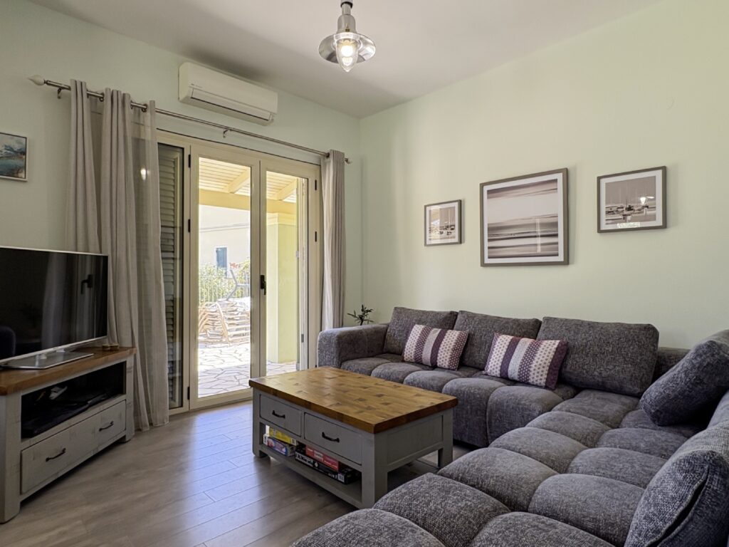 Kalami Bay Seafront Property – 4 Bedrooms, Walking Distance to Everything (14)