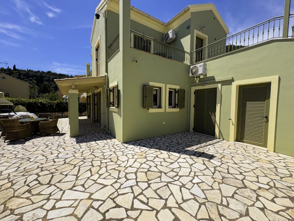 Kalami Bay Seafront Property – 4 Bedrooms, Walking Distance to Everything (2)