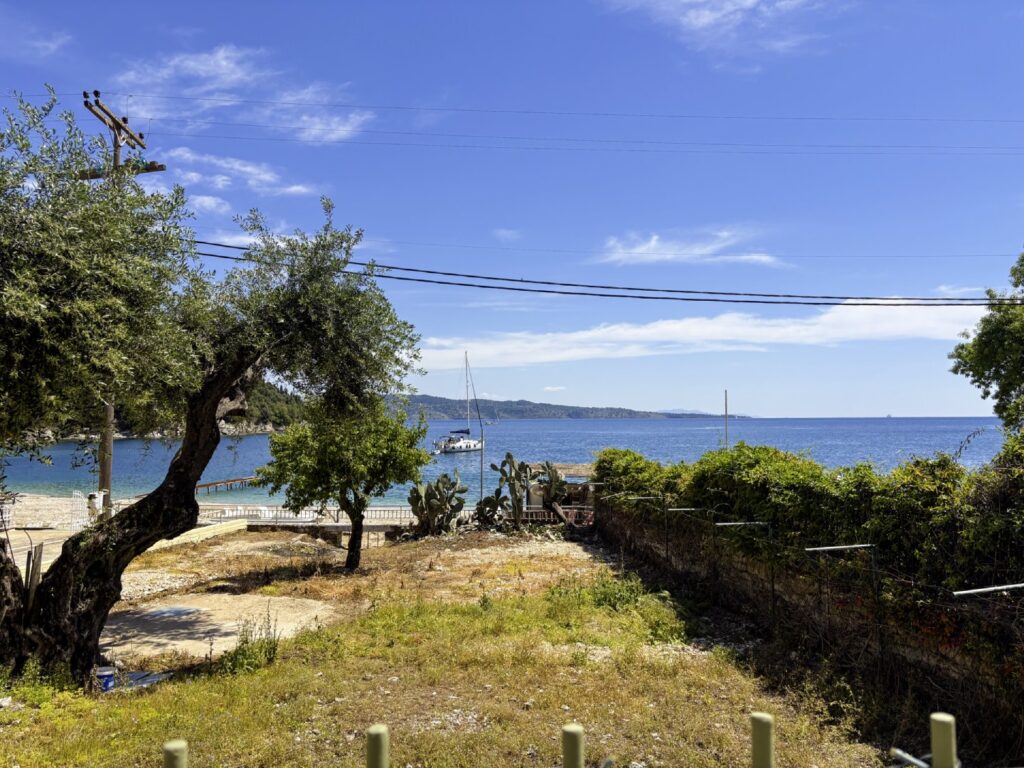 Kalami Bay Seafront Property – 4 Bedrooms, Walking Distance to Everything (4)