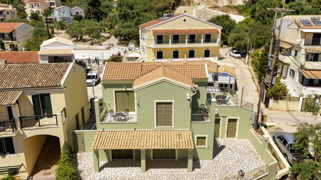 Kalami Bay Seafront Property – 4 Bedrooms, Walking Distance to Everything (6)