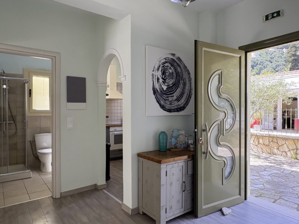 Kalami Bay Seafront Property – 4 Bedrooms, Walking Distance to Everything (7)