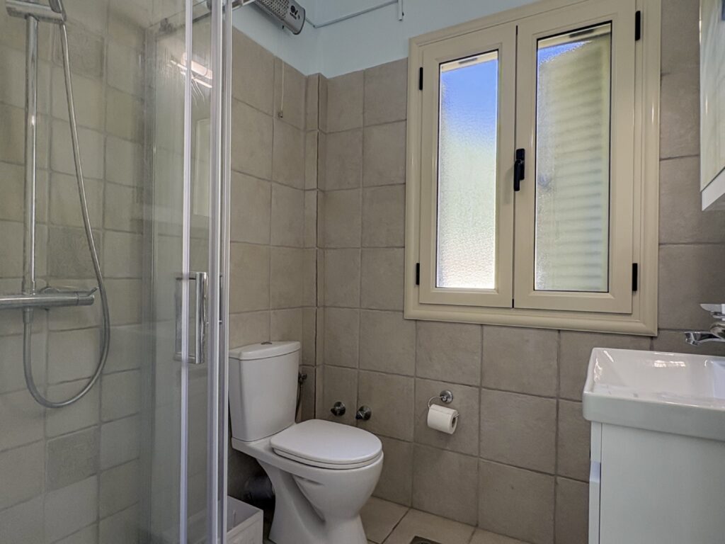 Kalami Bay Seafront Property – 4 Bedrooms, Walking Distance to Everything (8)