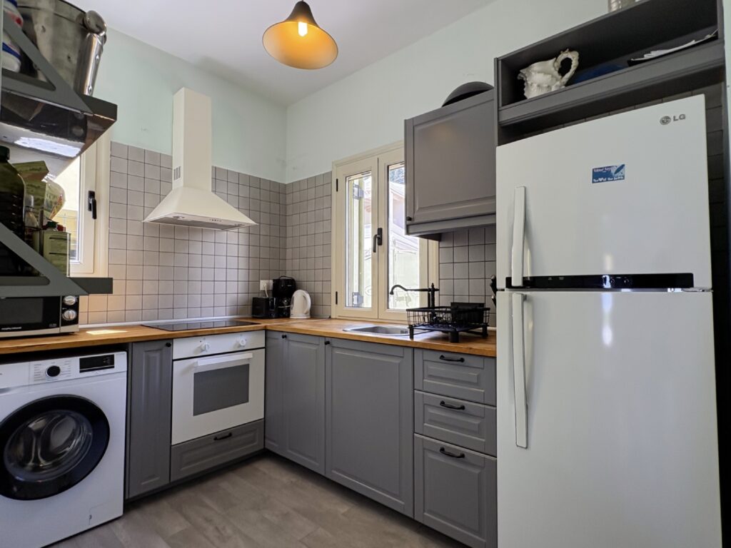 Kalami Bay Seafront Property – 4 Bedrooms, Walking Distance to Everything (9)
