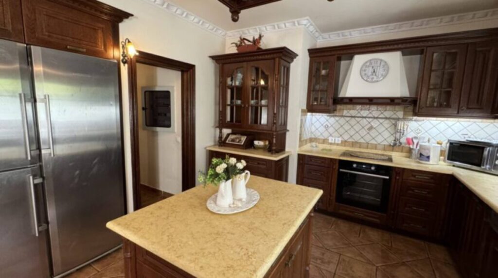 Luxury 4 Bedroom Beachfront Villa with Private Pool in Kassiopi, North East Corfu (13)