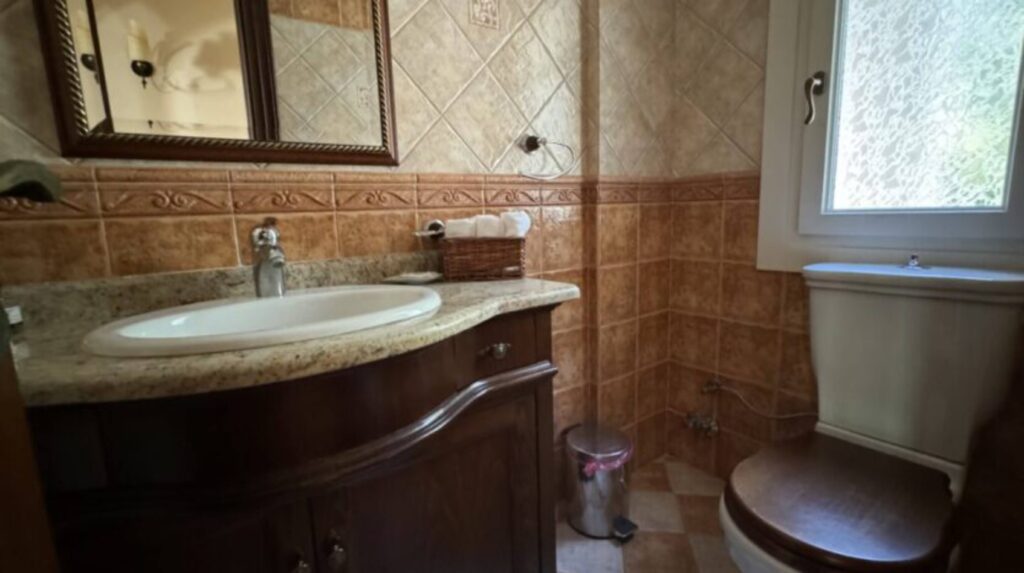 Luxury 4 Bedroom Beachfront Villa with Private Pool in Kassiopi, North East Corfu (14)
