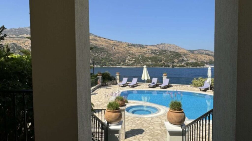 Luxury 4 Bedroom Beachfront Villa with Private Pool in Kassiopi, North East Corfu (19)
