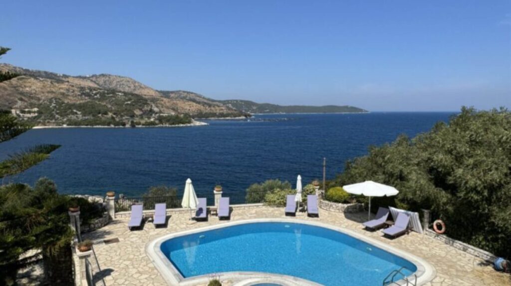 Luxury 4 Bedroom Beachfront Villa with Private Pool in Kassiopi, North East Corfu (21)