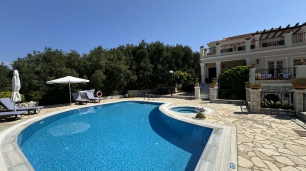 Luxury 4 Bedroom Beachfront Villa with Private Pool in Kassiopi, North East Corfu (3)