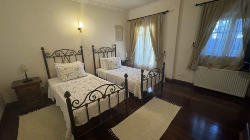 Luxury 4 Bedroom Beachfront Villa with Private Pool in Kassiopi, North East Corfu (30)