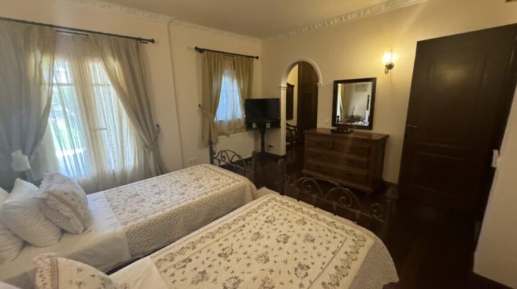 Luxury 4 Bedroom Beachfront Villa with Private Pool in Kassiopi, North East Corfu (31)