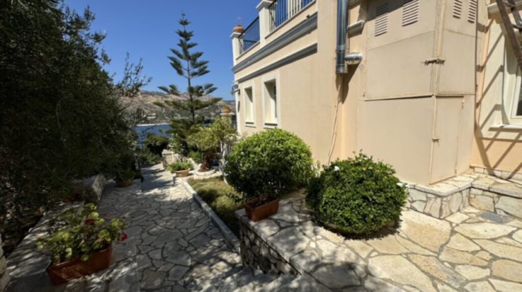 Luxury 4 Bedroom Beachfront Villa with Private Pool in Kassiopi, North East Corfu (36)