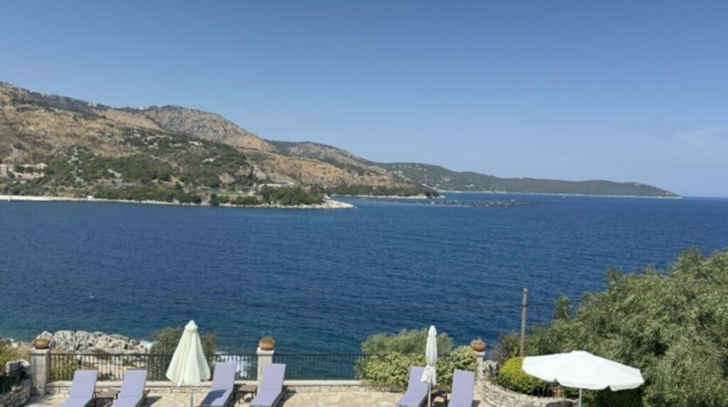 Luxury 4 Bedroom Beachfront Villa with Private Pool in Kassiopi, North East Corfu (39)