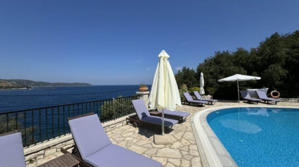 Luxury 4 Bedroom Beachfront Villa with Private Pool in Kassiopi, North East Corfu (4)