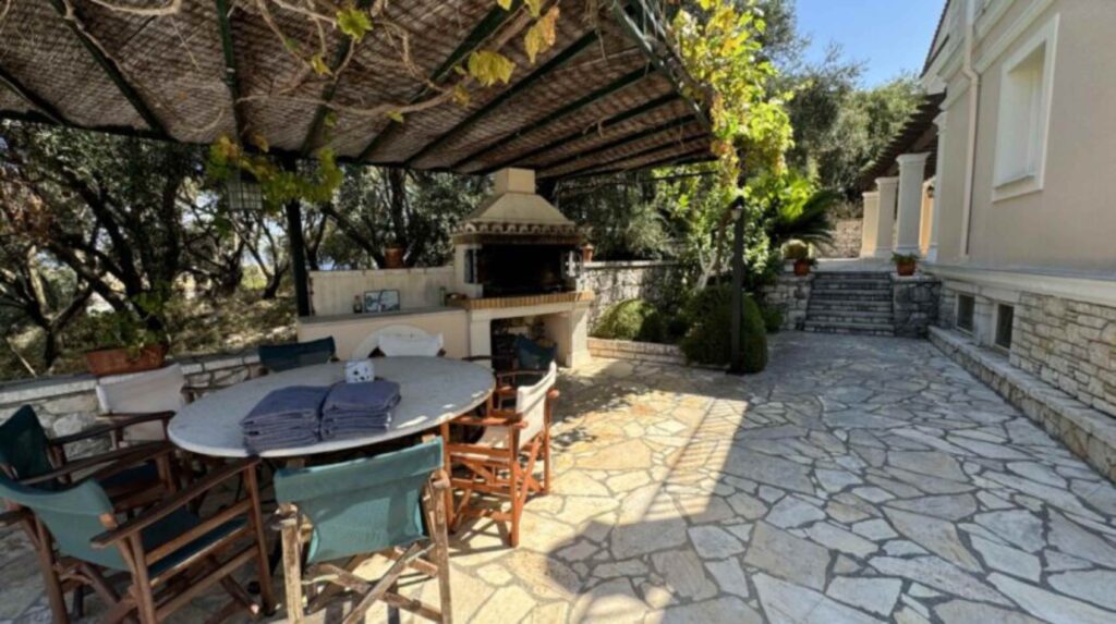 Luxury 4 Bedroom Beachfront Villa with Private Pool in Kassiopi, North East Corfu (6)