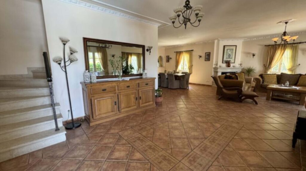 Luxury 4 Bedroom Beachfront Villa with Private Pool in Kassiopi, North East Corfu (7)
