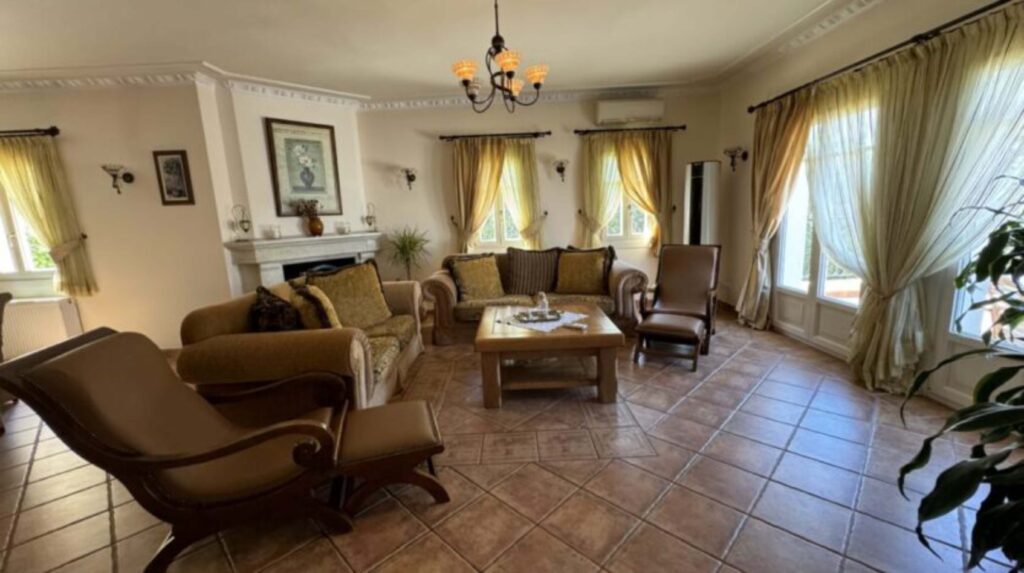 Luxury 4 Bedroom Beachfront Villa with Private Pool in Kassiopi, North East Corfu (8)