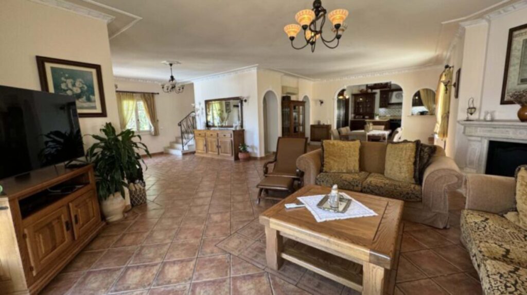 Luxury 4 Bedroom Beachfront Villa with Private Pool in Kassiopi, North East Corfu (9)