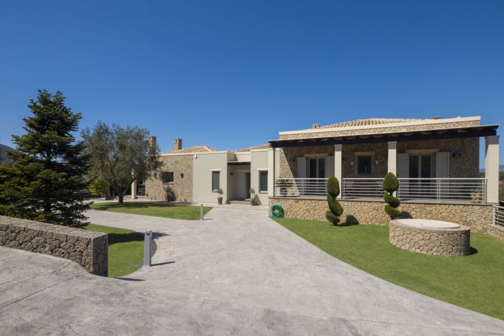 Luxury 5 Bedroom Villa with Heated Pool in Agios Ioannis, Central Corfu (2)