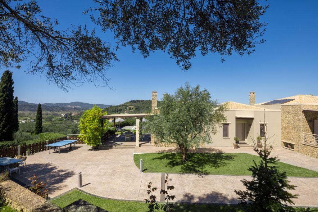 Luxury 5 Bedroom Villa with Heated Pool in Agios Ioannis, Central Corfu (5)