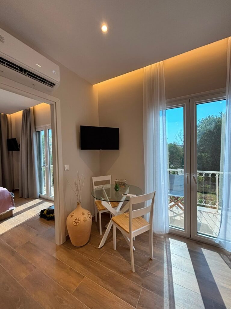 Newly Renovated Studio Apartments with Parking in Corfu Town (10)